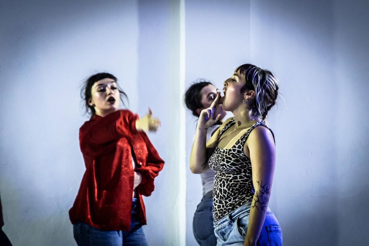 'LA FÁBRICA' Creación con CÍA. DESCALZINHADANZA. Irene Vázquez y Pedro Núñez Delgado